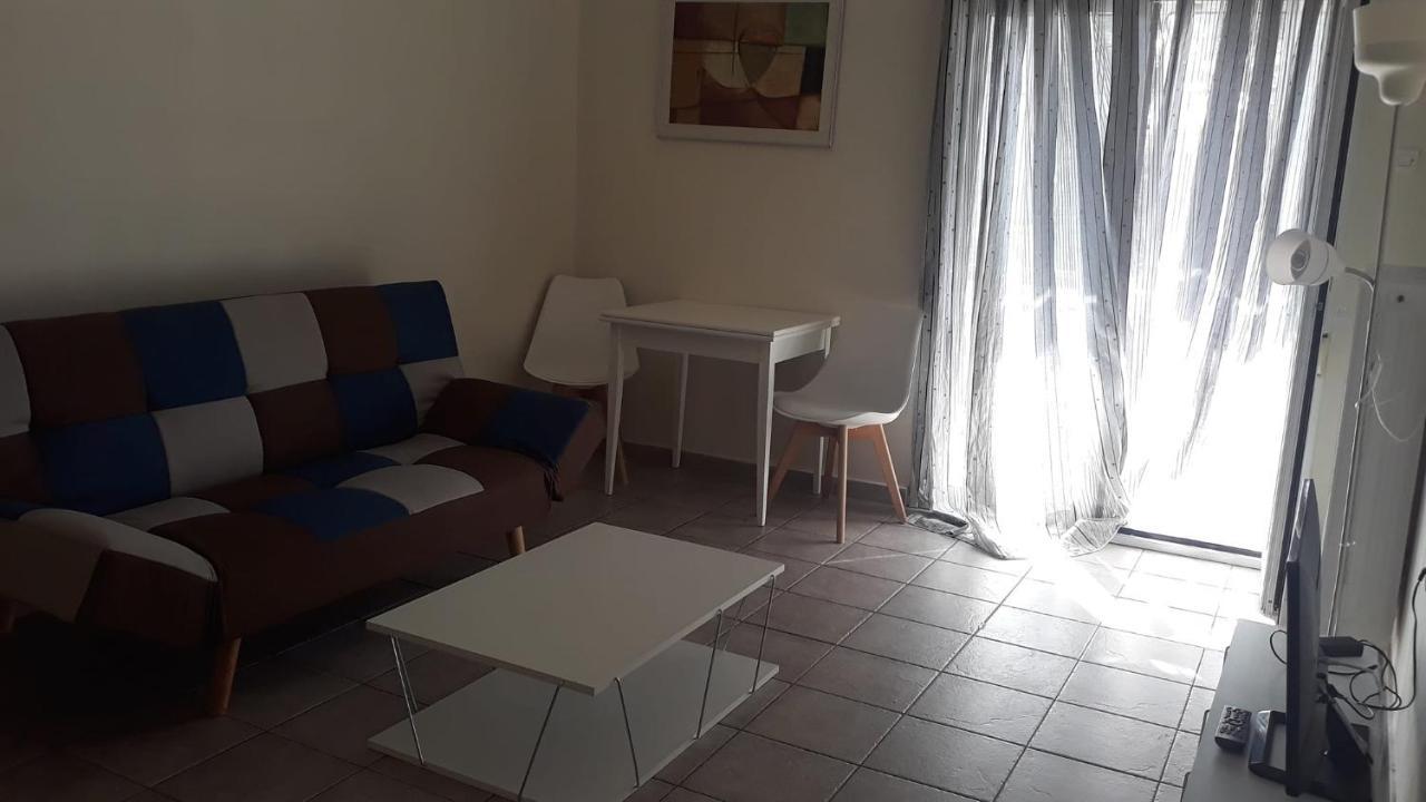 Central Apartments Eretria Exteriör bild